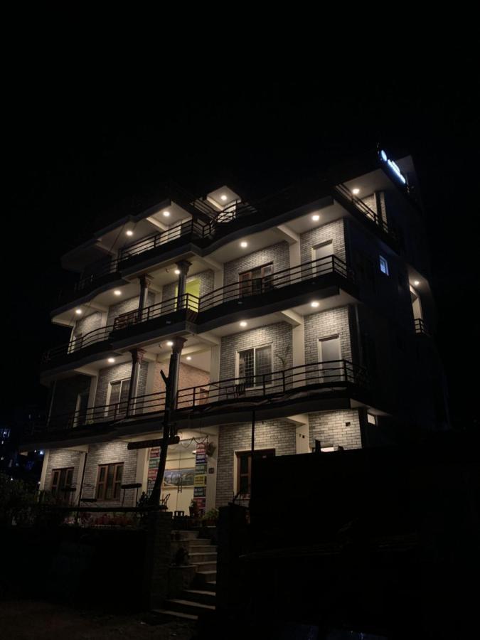 Hotel October Inn Pokhara Buitenkant foto