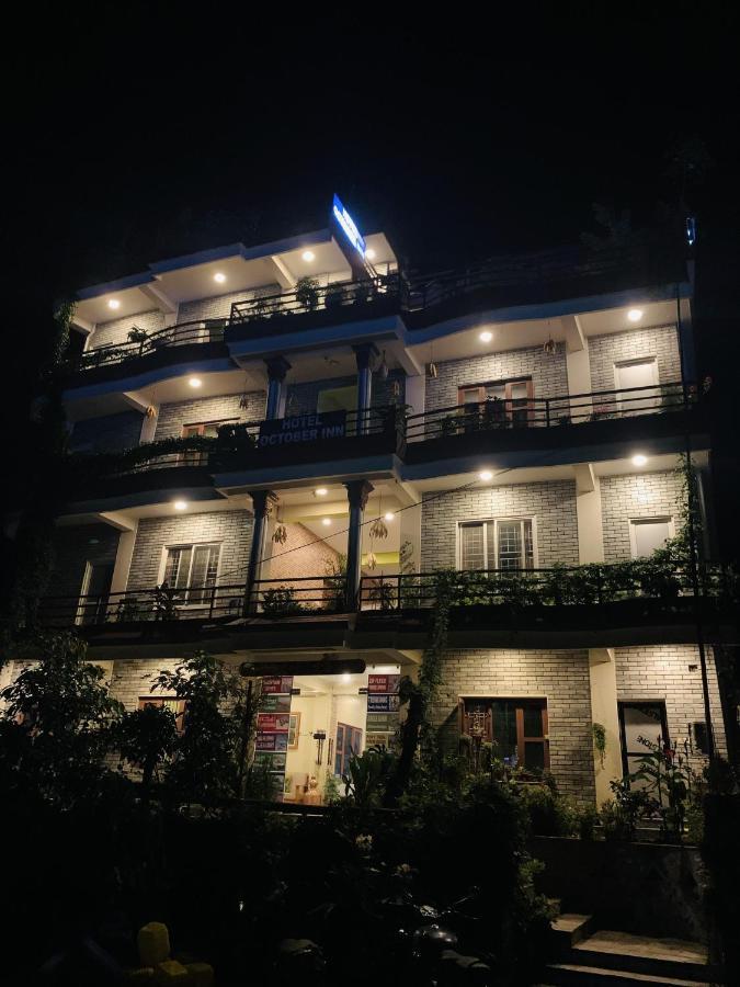 Hotel October Inn Pokhara Buitenkant foto