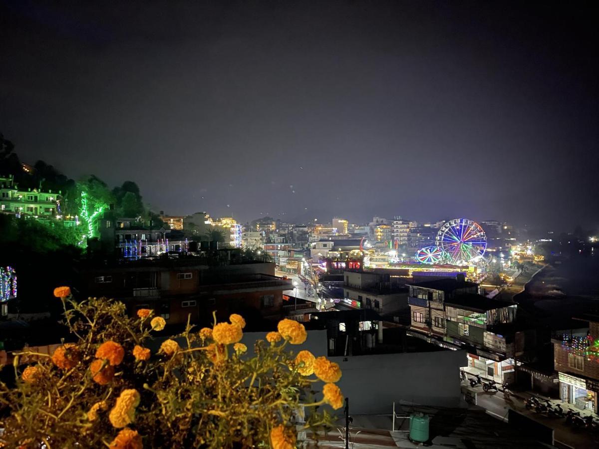 Hotel October Inn Pokhara Buitenkant foto