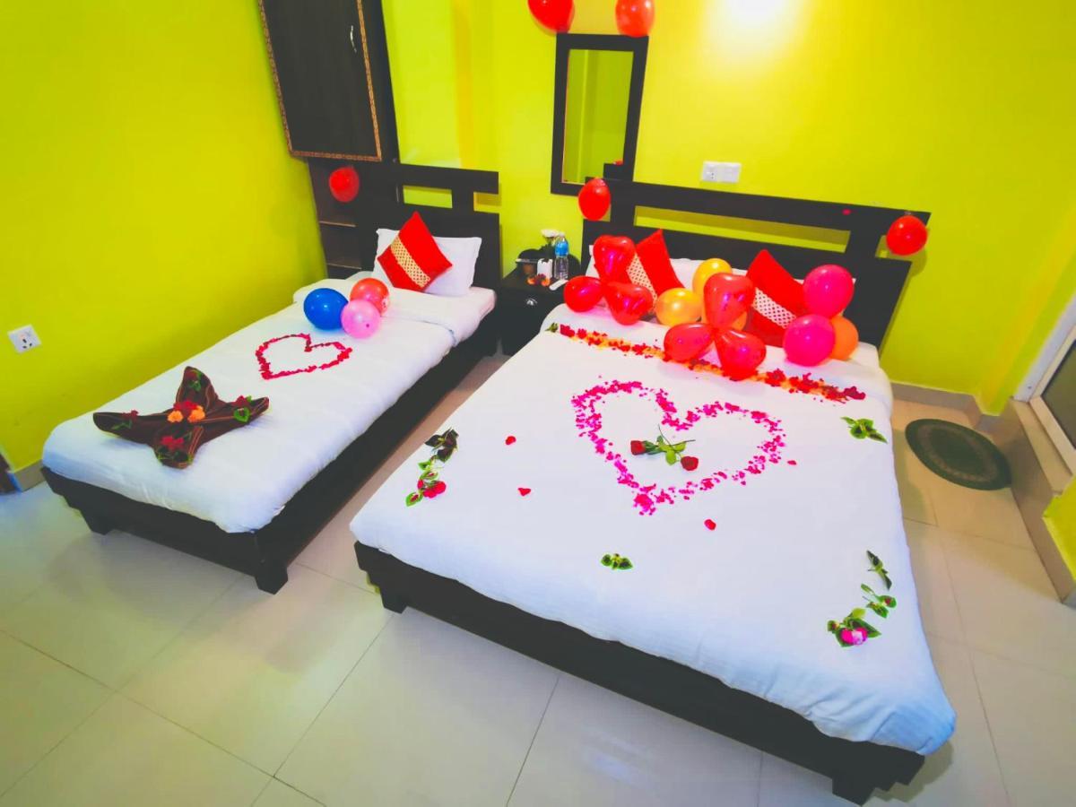 Hotel October Inn Pokhara Buitenkant foto