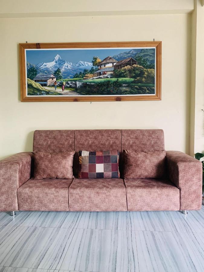 Hotel October Inn Pokhara Buitenkant foto