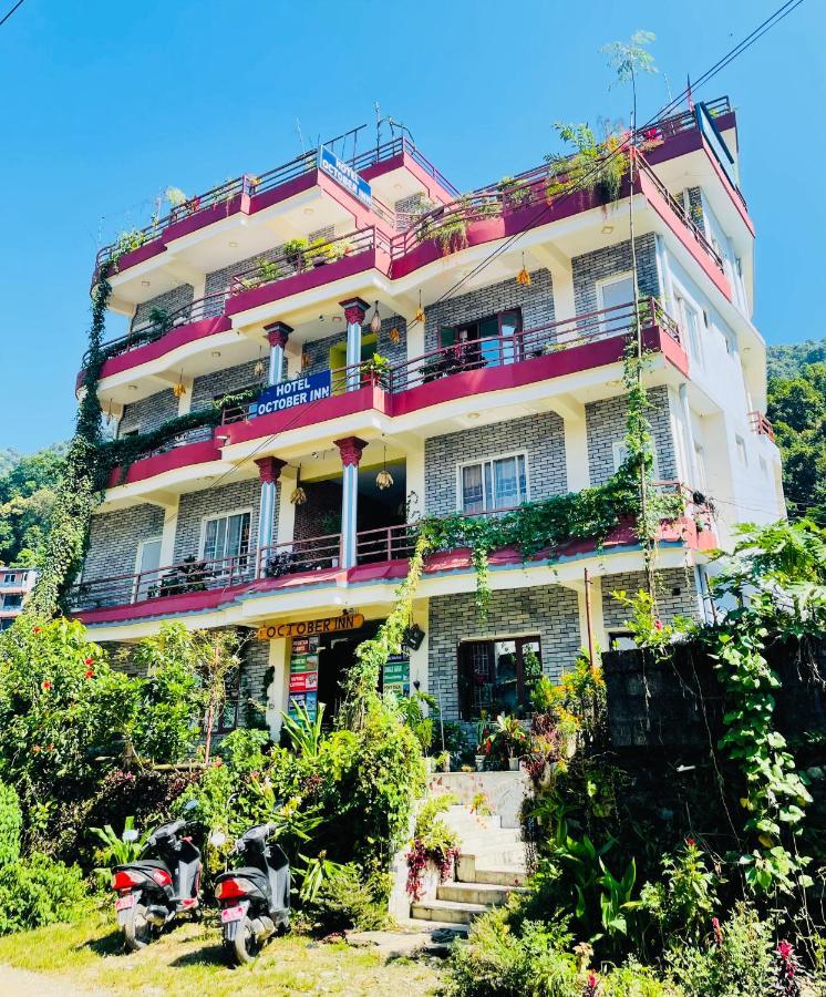 Hotel October Inn Pokhara Buitenkant foto