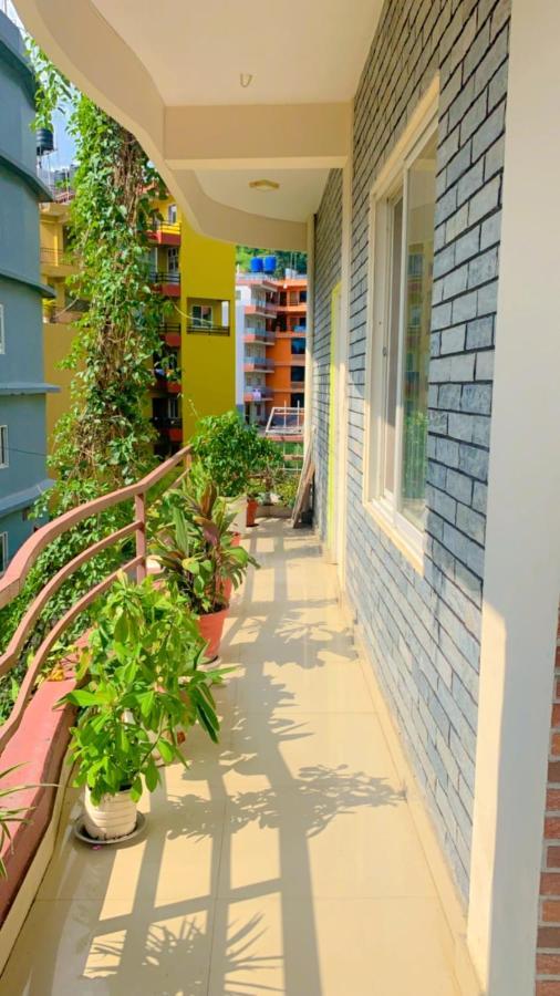 Hotel October Inn Pokhara Buitenkant foto