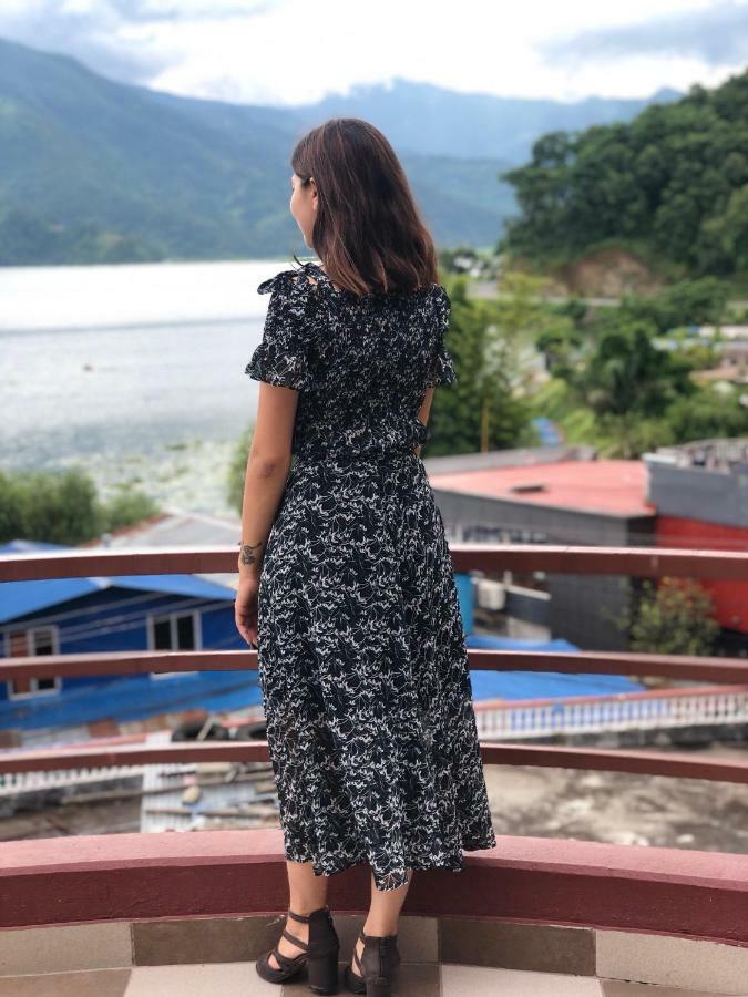 Hotel October Inn Pokhara Buitenkant foto