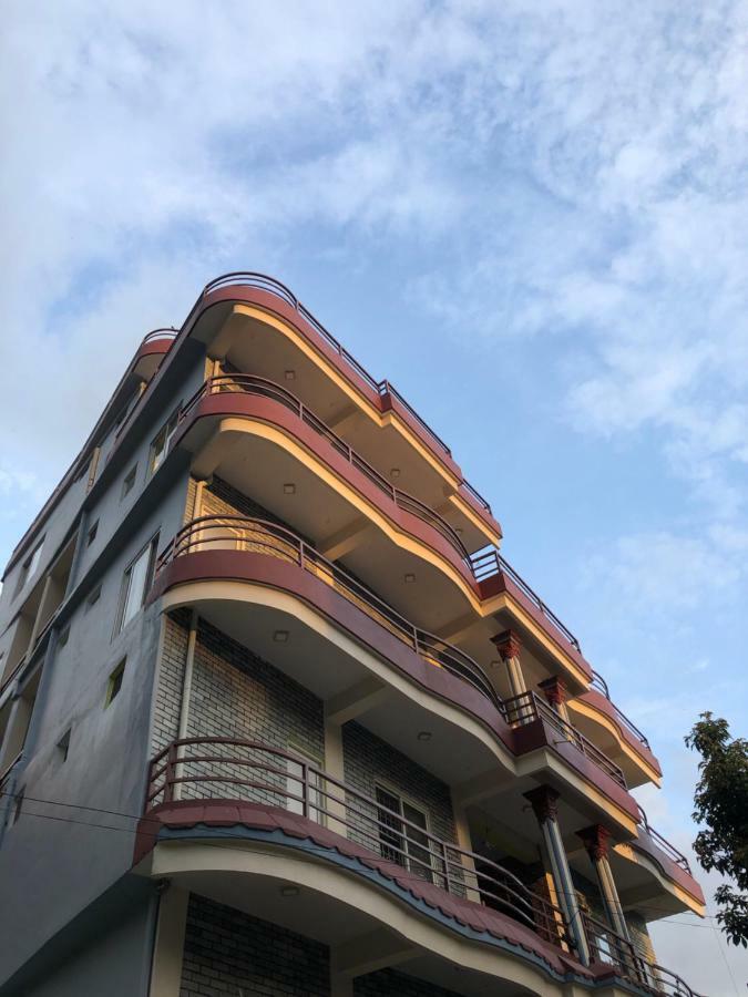 Hotel October Inn Pokhara Buitenkant foto