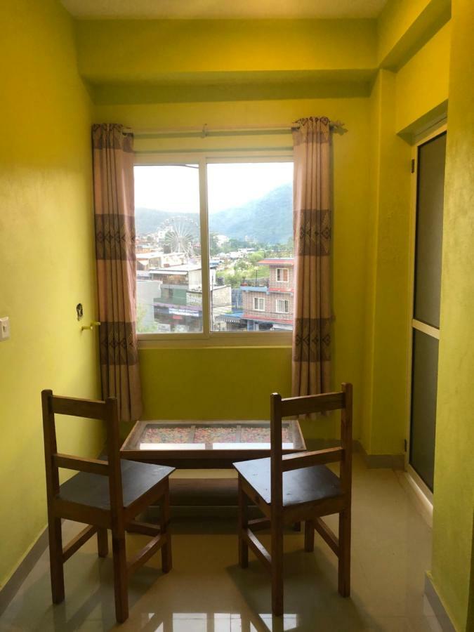 Hotel October Inn Pokhara Buitenkant foto