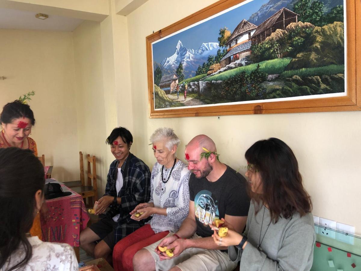 Hotel October Inn Pokhara Buitenkant foto