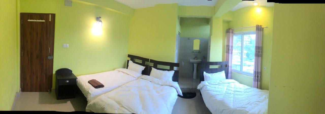 Hotel October Inn Pokhara Buitenkant foto