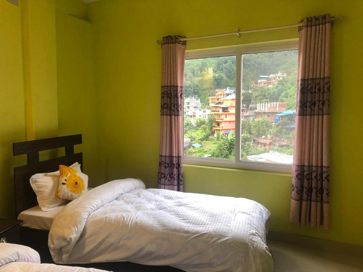 Hotel October Inn Pokhara Buitenkant foto